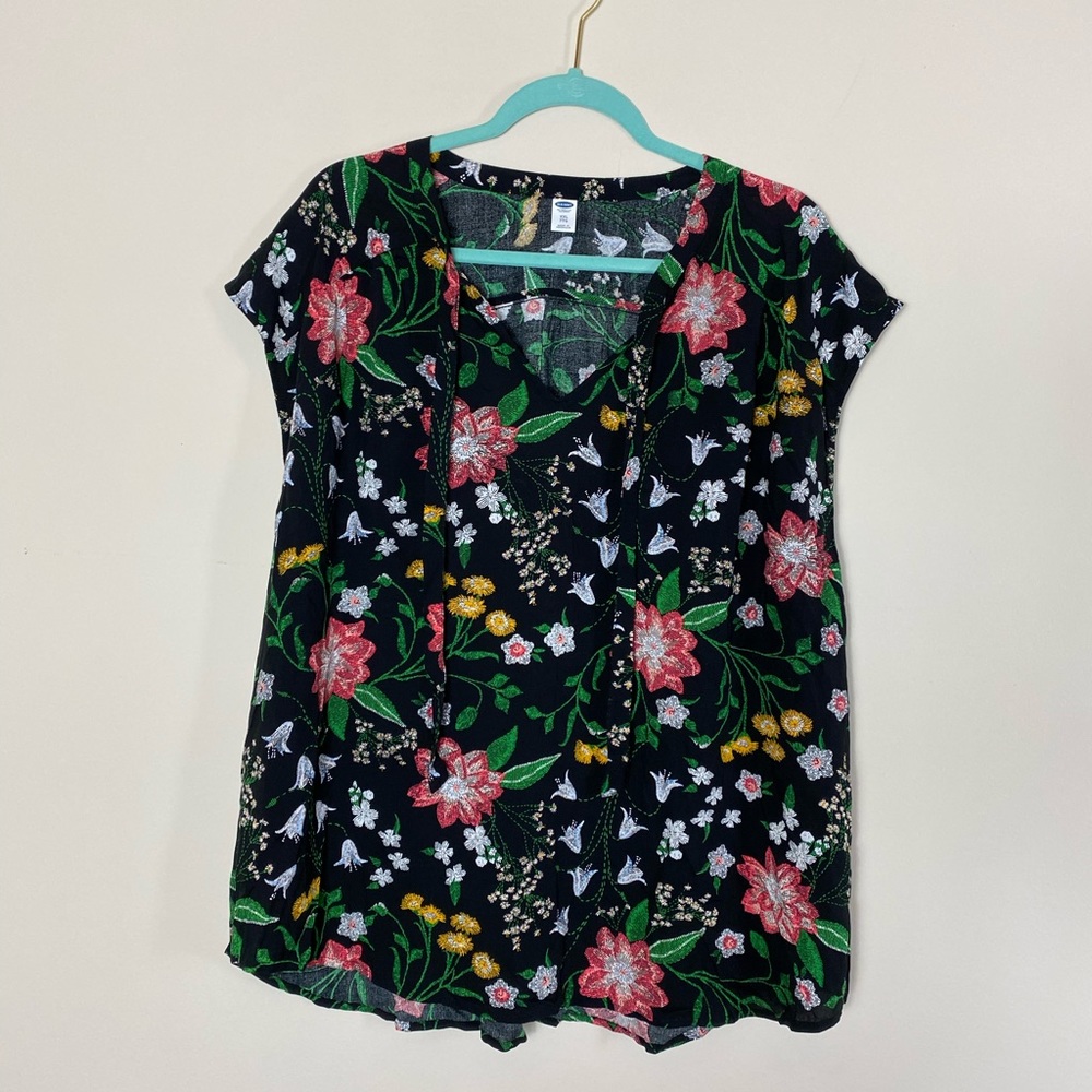 Old Navy XXL tie neck shirt